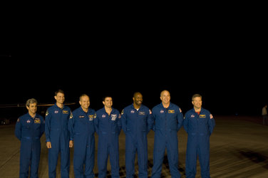STS-122 mission crew arrives for final training