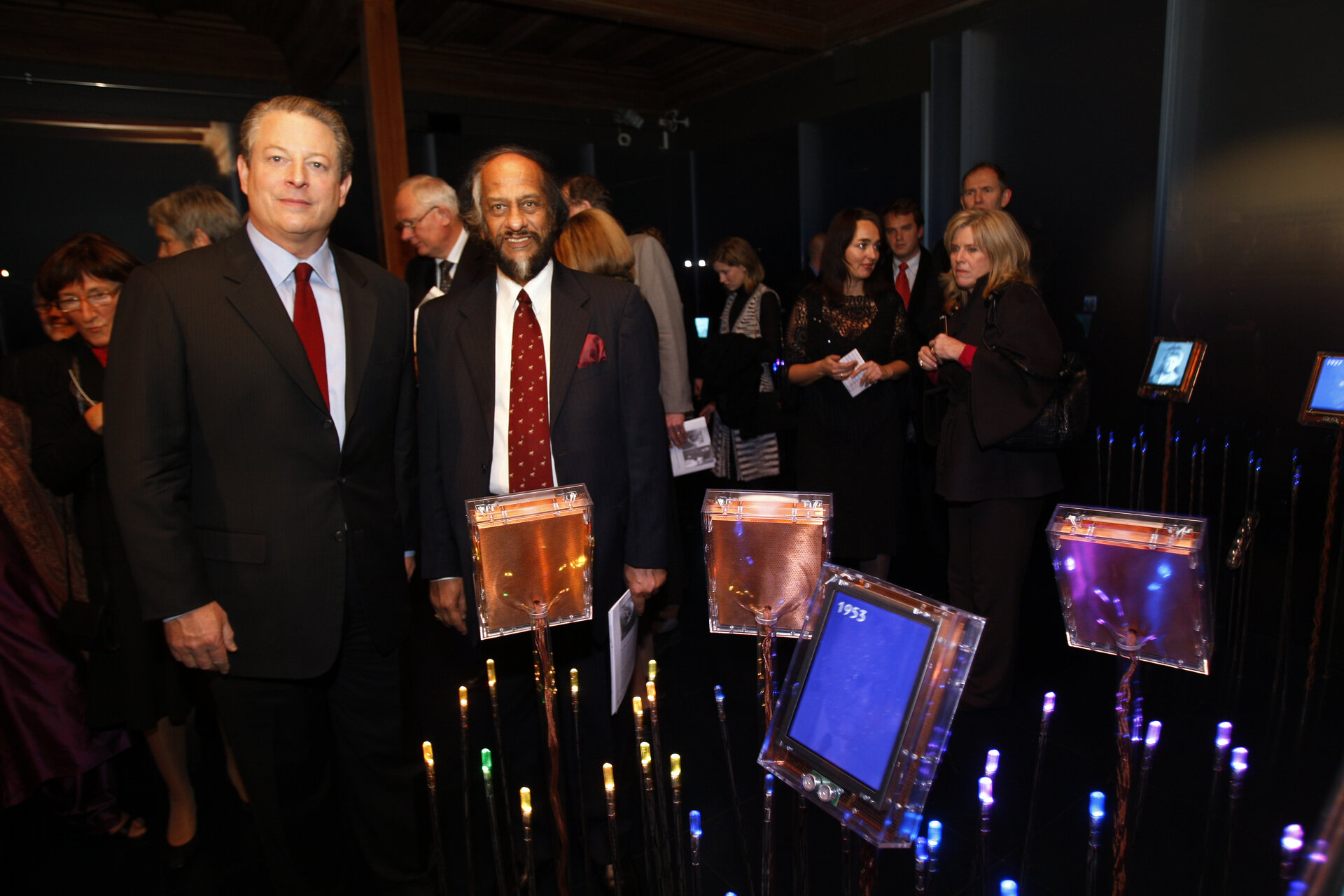 Både IPCC:s ordförande Rajendra Pachauri och Al Gore (Image credit: Heiko Junge/Nobels Fredssenter)