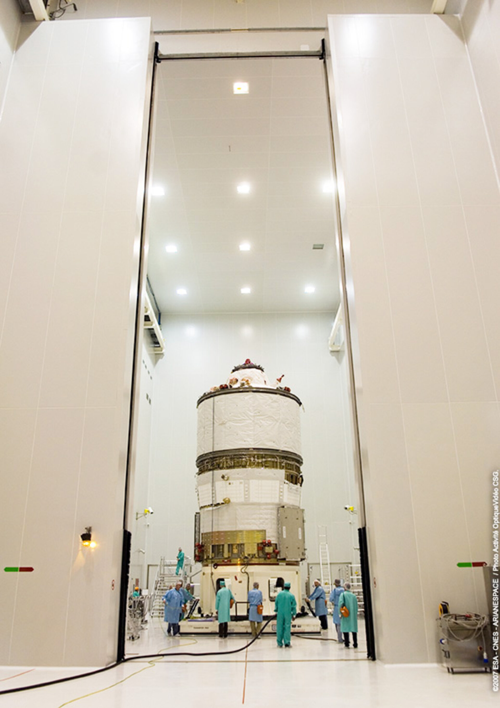 Jules Verne ATV is moved from the S5C hall to S5B - here ATV will be loaded with Russian propellants