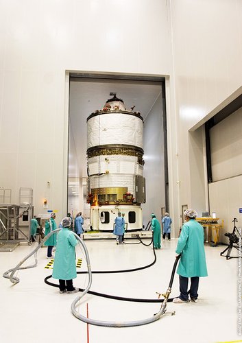 Jules Verne ATV is moved from the S5C hall to S5B - here ATV will be loaded with Russian propellants