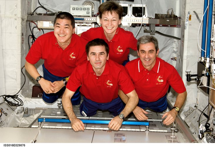 Expedition 16 crew portrait