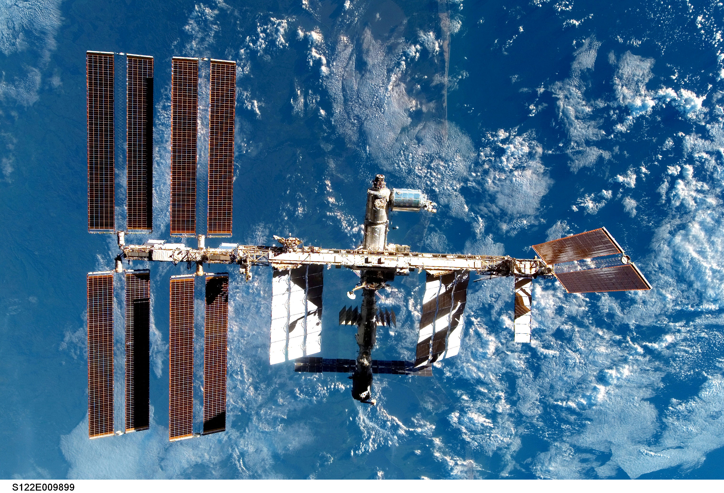Станция Мкс В Космосе Фото