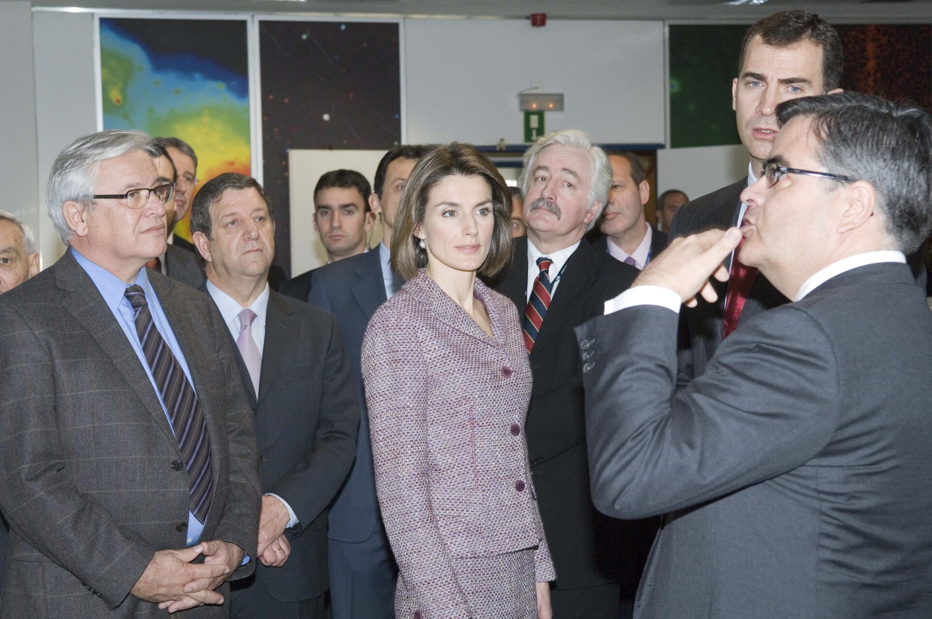 The Prince and Princess of Asturias in the XMM-Newton science operations room