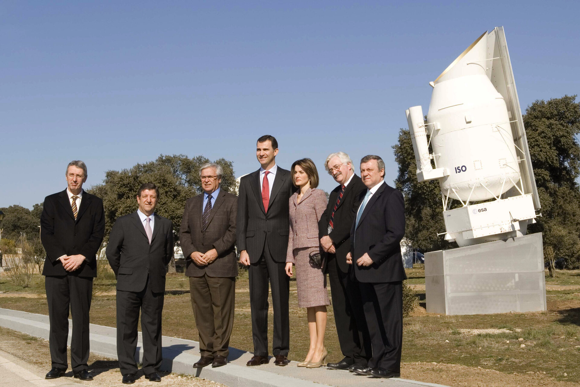 The Prince and Princess of Asturias with dignitaries at ESAC