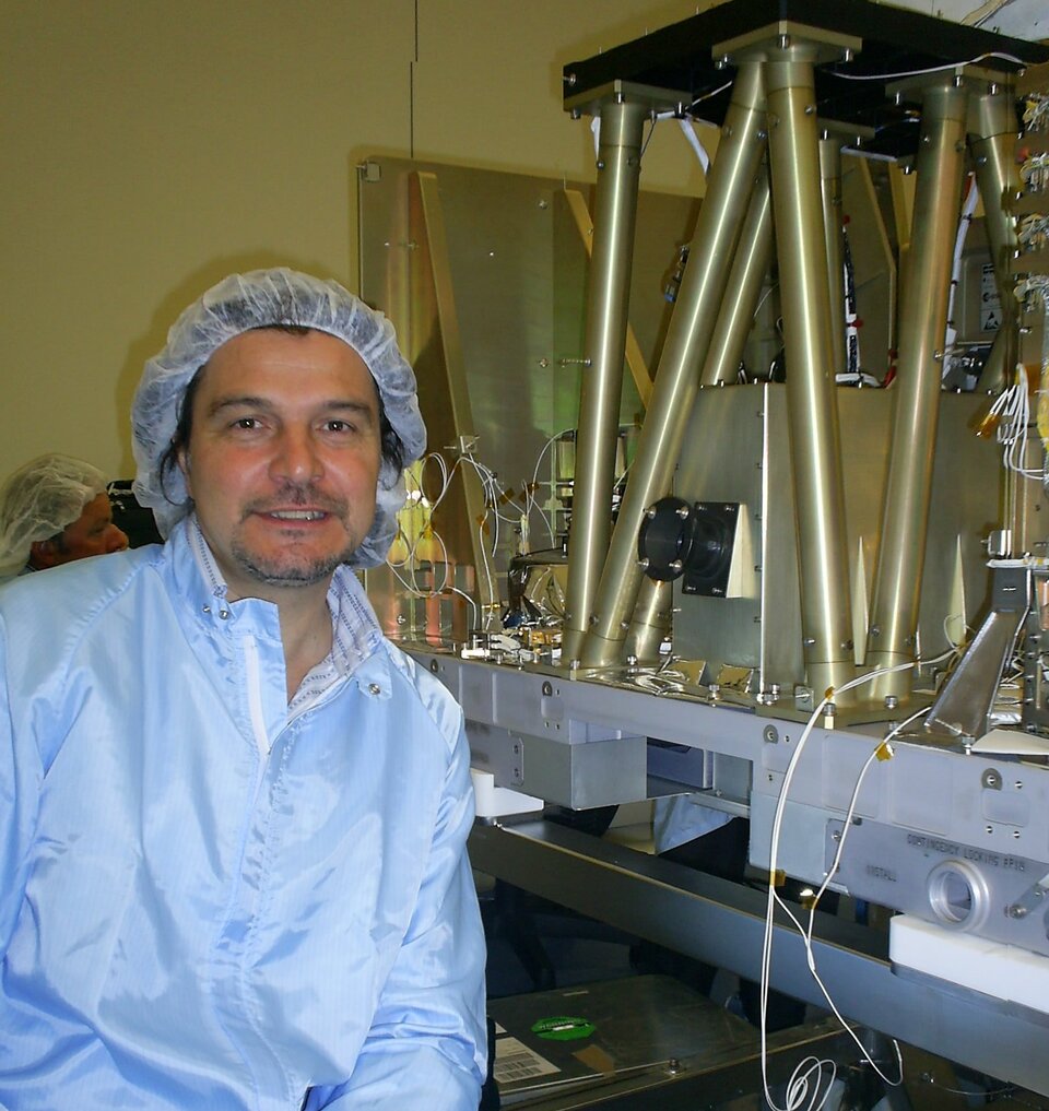 Massimo Sabbatini with the Earth Viewing Camera