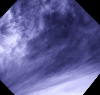 Close-up on venusian clouds at mid-latitudes
