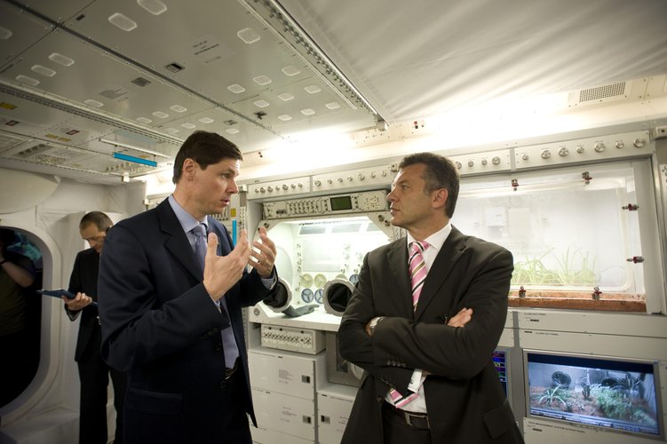 Markus Bauer shows Werner Gatzer a life-size mockup of Columbus