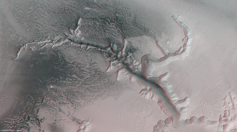 Echus Chasma in 3-D