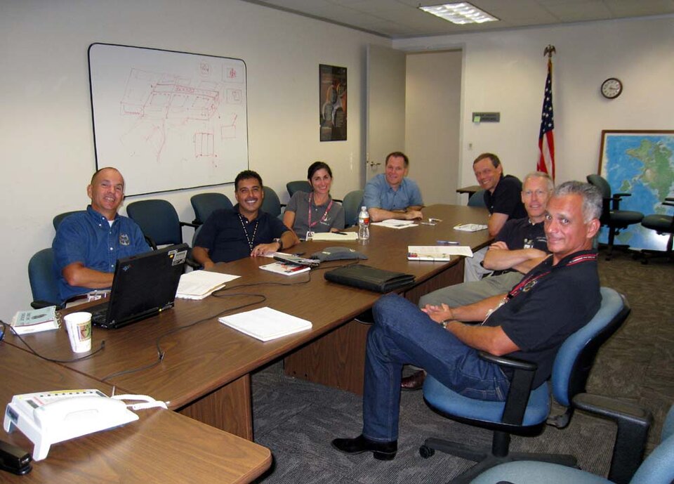 Första besättningsmötet. Fr.v: CJ, Jose, Nicole, Kevin, Christer, Pat, Danny