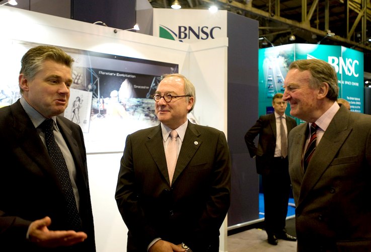 Jean-Jacques Dordain meets Ian Pearson and Paul Flanagan at IAC 2008