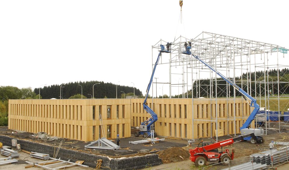 L’idée avec « Galaxia » est de créer un « hameau » technologique avec des bâtiments en bois, sous un grand auvent vitré.