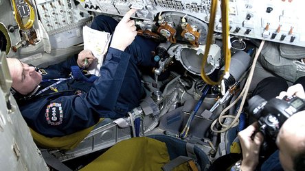 André Kuipers trains in the Soyuz simulator at Star City