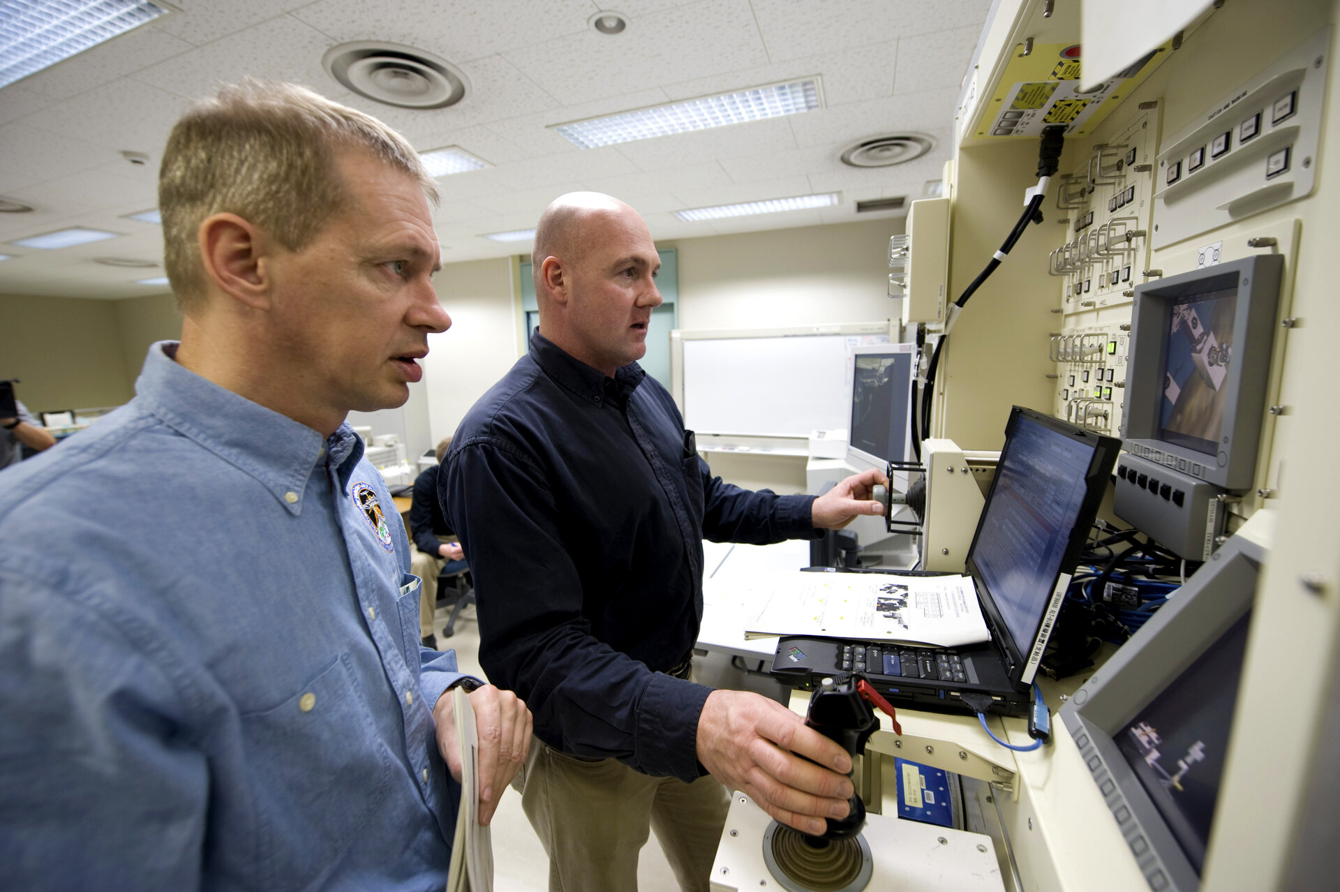 Frank De Winne and André Kuipers during training with the Japanese robotic arm