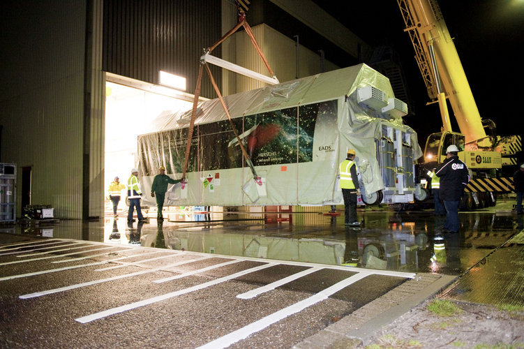 Herschel leaves ESTEC hangar