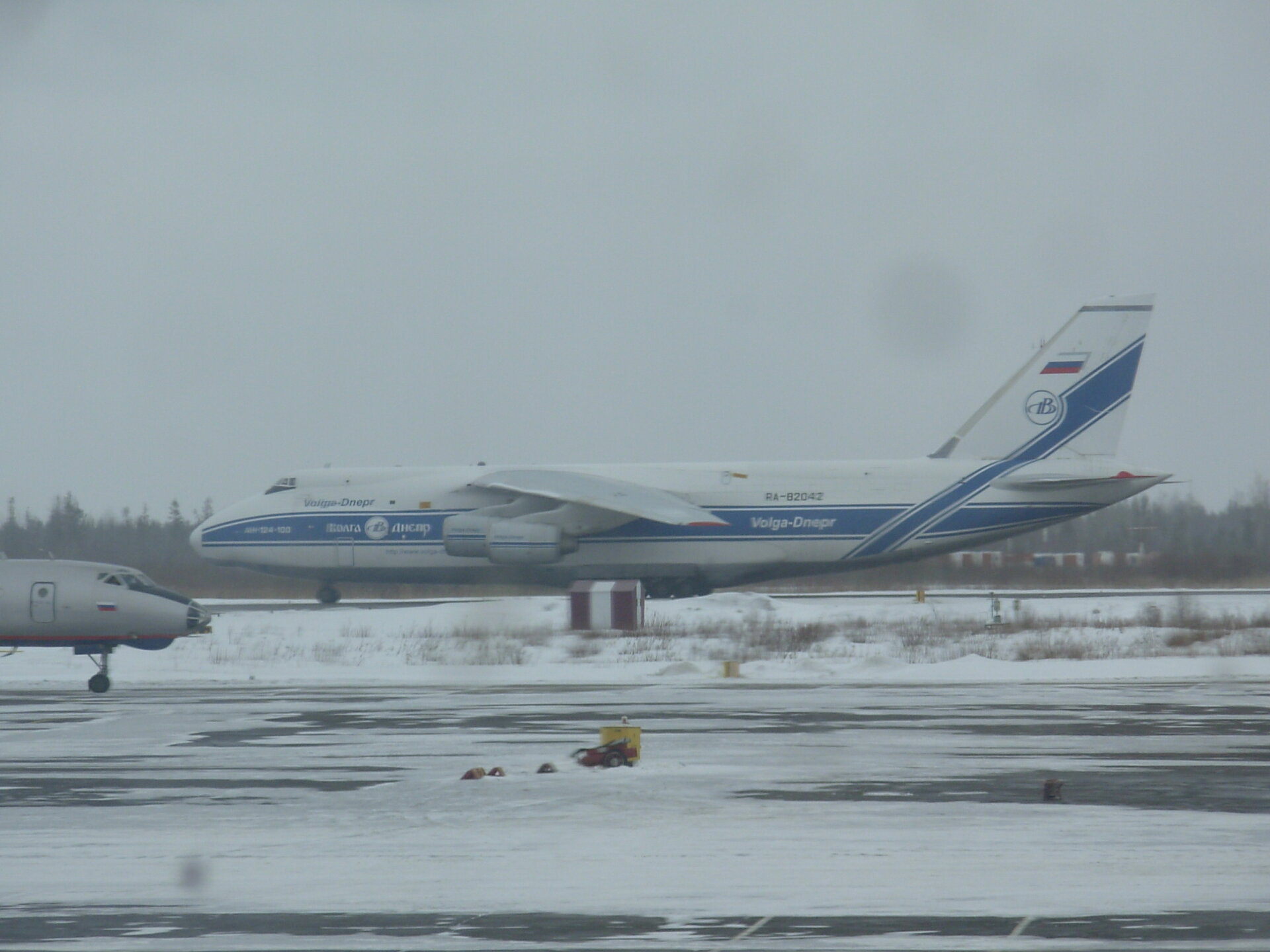 Antonov returns GOCE support equipment back to NL