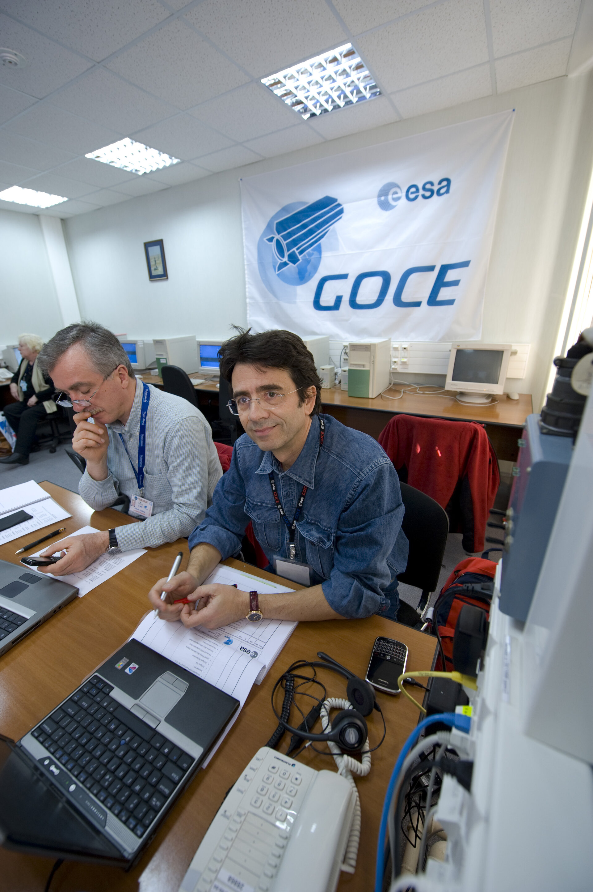 D. Muzi (R) and A. Allasio in ESA project room at Plesetsk, 13 March 2009