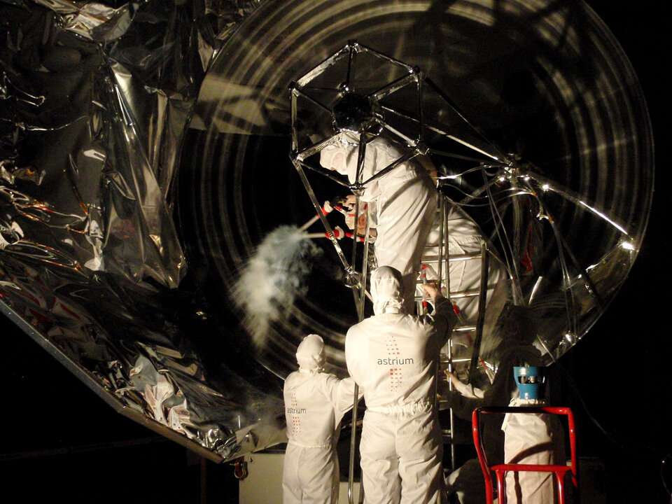 Herschel’s primary mirror is cleaned using dry ice.