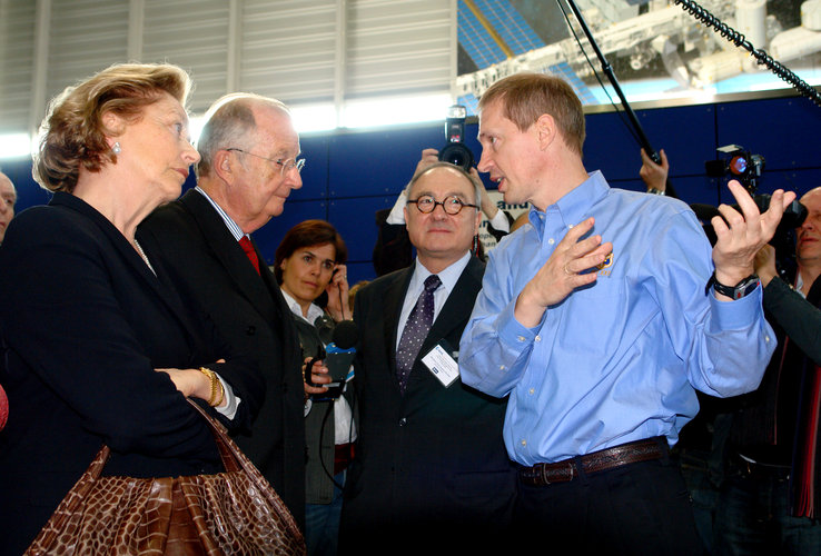 Jean-Jacques Dordain and Frank De Winne with Albert II King of the Belgians and the Queen Paola