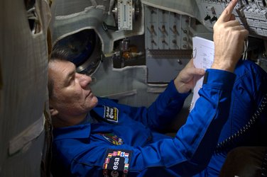 Paolo Nespoli trains in the Soyuz simulator at Star City
