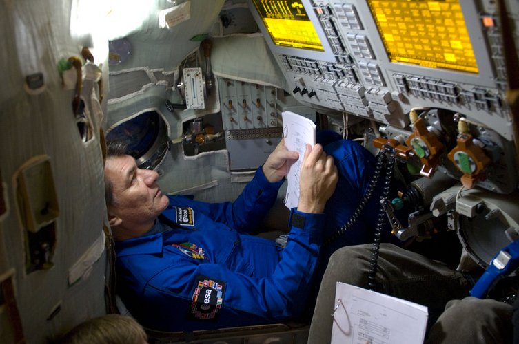 Paolo Nespoli trains in the Soyuz simulator at Star City