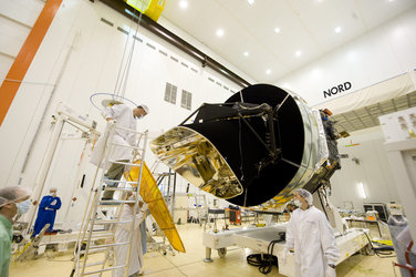 Removing the Planck telescope protective cover