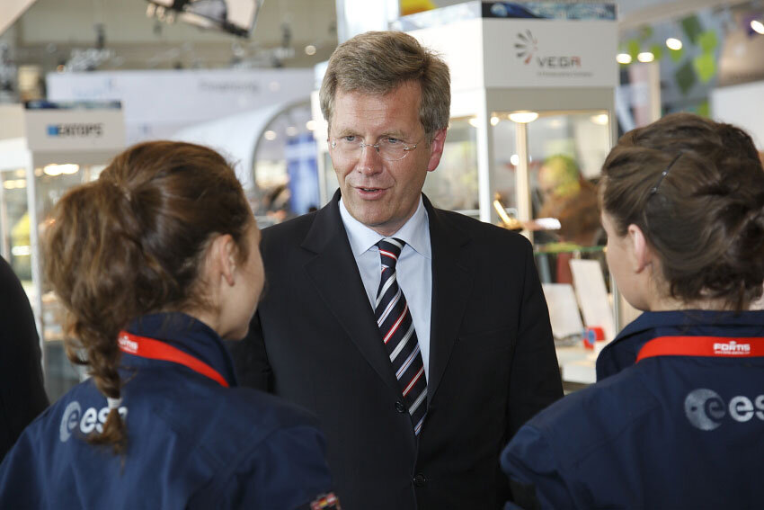Christian Wulff, Minister President of Lower Saxony, Germany, visits ESA's SpaceTransfer09 at Hanover Fair 2009 <br> 