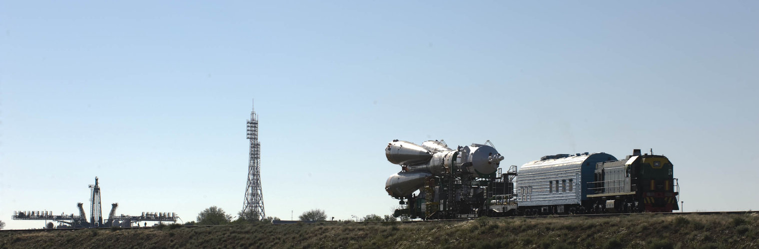 Roll-out of the Soyuz launcher