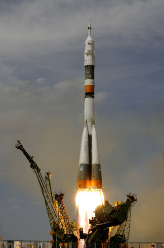 The Soyuz TMA-15 launches from the Baikonur Cosmodrome in Kazakhstan at 12:34 CEST on 27 May 2009