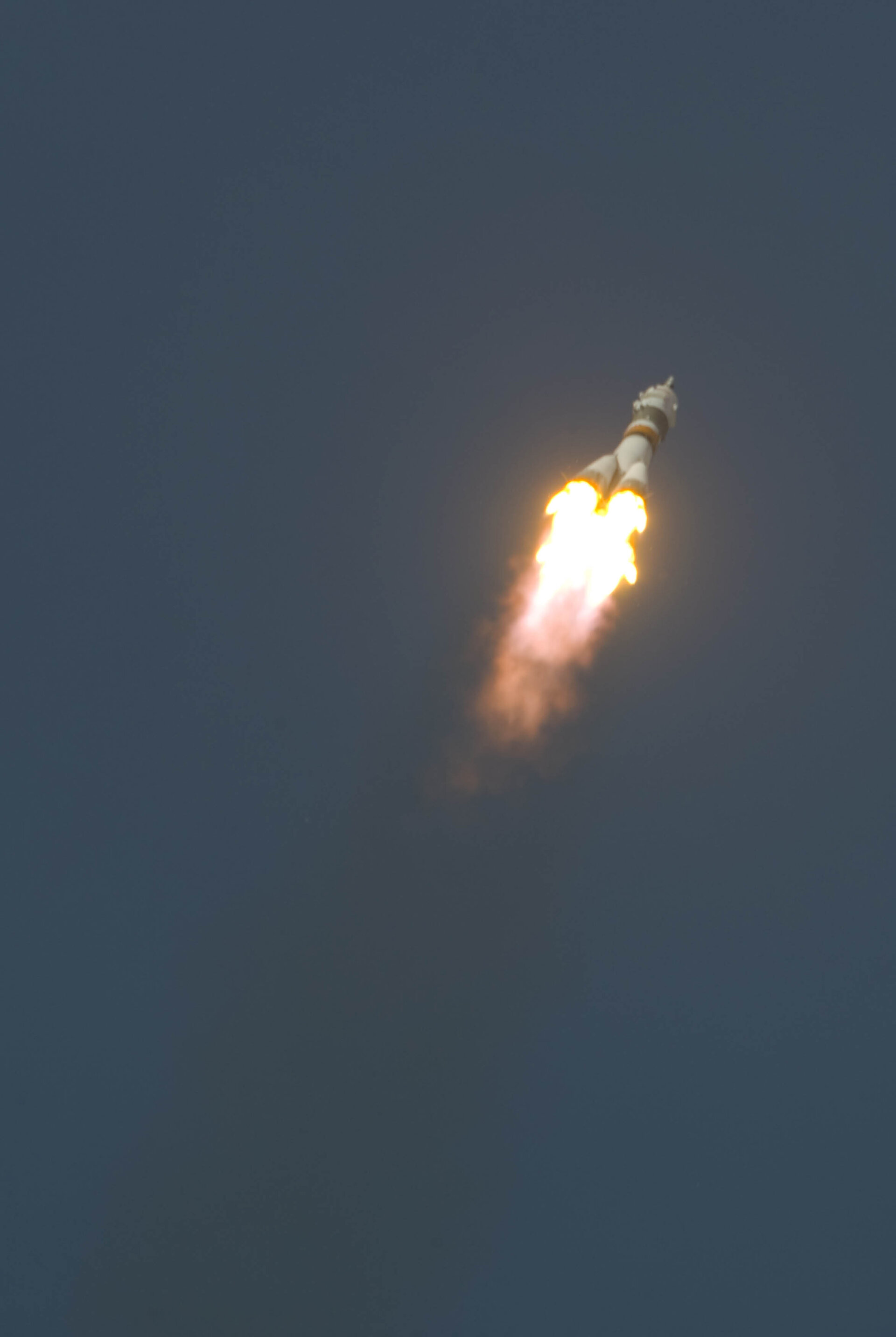 The Soyuz TMA-15 launches from the Baikonur Cosmodrome in Kazakhstan at 12:34 CEST on 27 May 2009