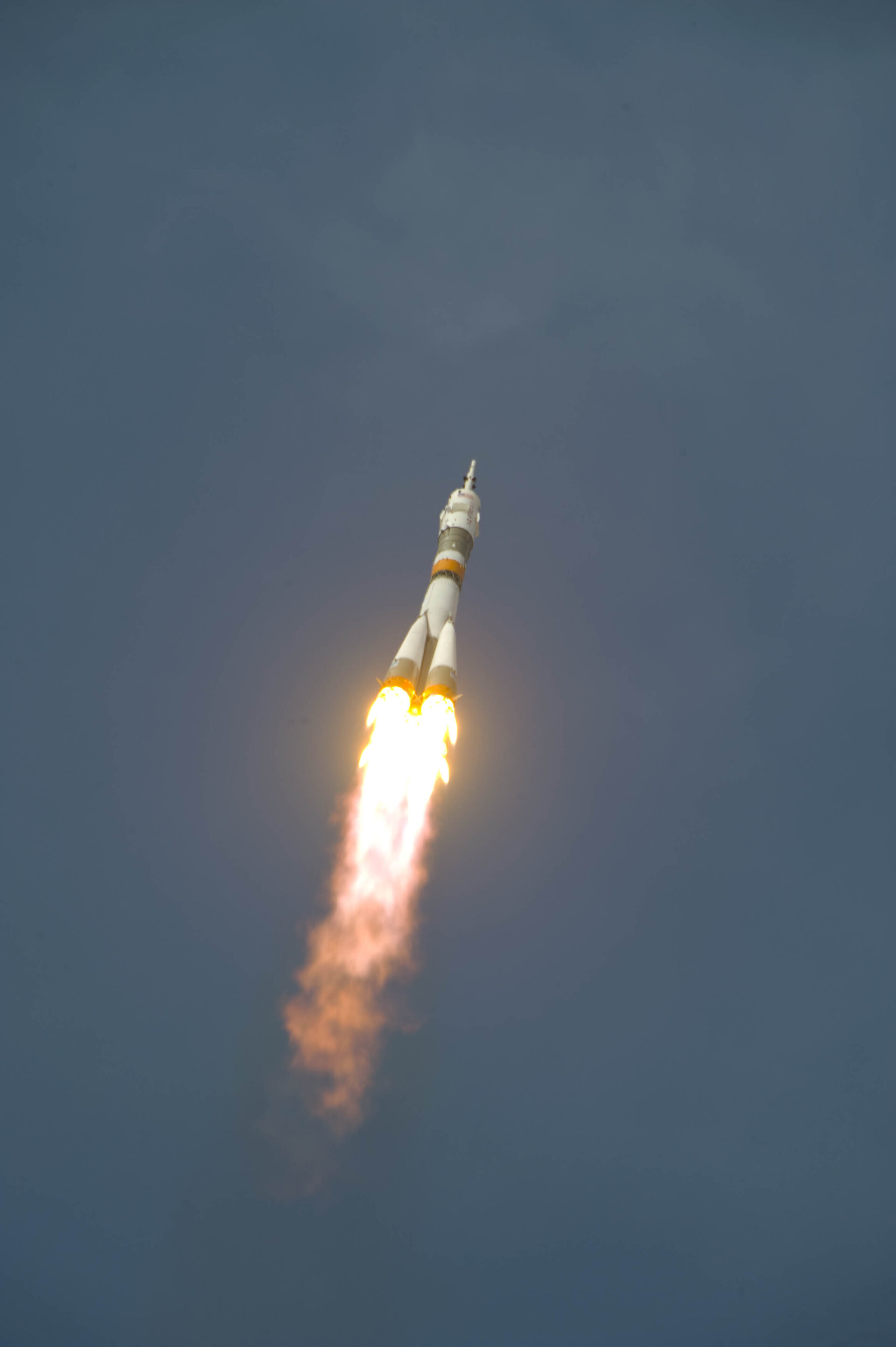 The Soyuz TMA-15 launches from the Baikonur Cosmodrome in Kazakhstan at 12:34 CEST on 27 May 2009