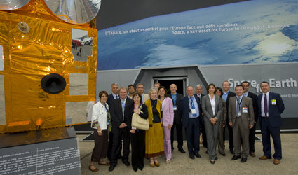 Heads of communication of ESA Member State space agencies visit the ESA Pavilion