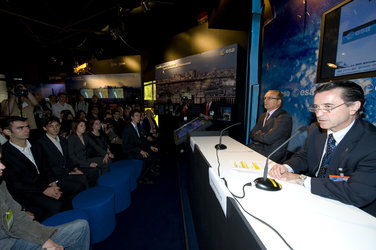 Jean-Pierre Haigneré and Fernando Doblas announce the results of the third edition of the Student Aerospace Challenge