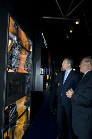 Mr Dordain and Mr Le Maire visit the ESA Pavilion at Le Bourget