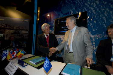 Signature of the Long-Lead Items Contracts for the Galileo FOC satellites