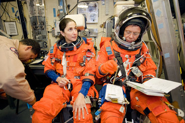 STS-128 preflight training