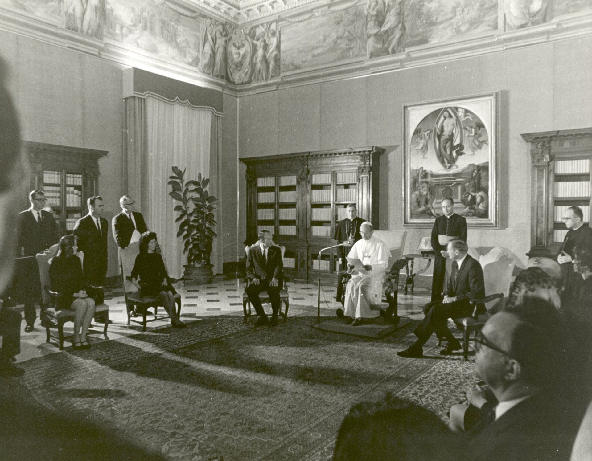 Astronauts meet Pope Paul VI in Rome