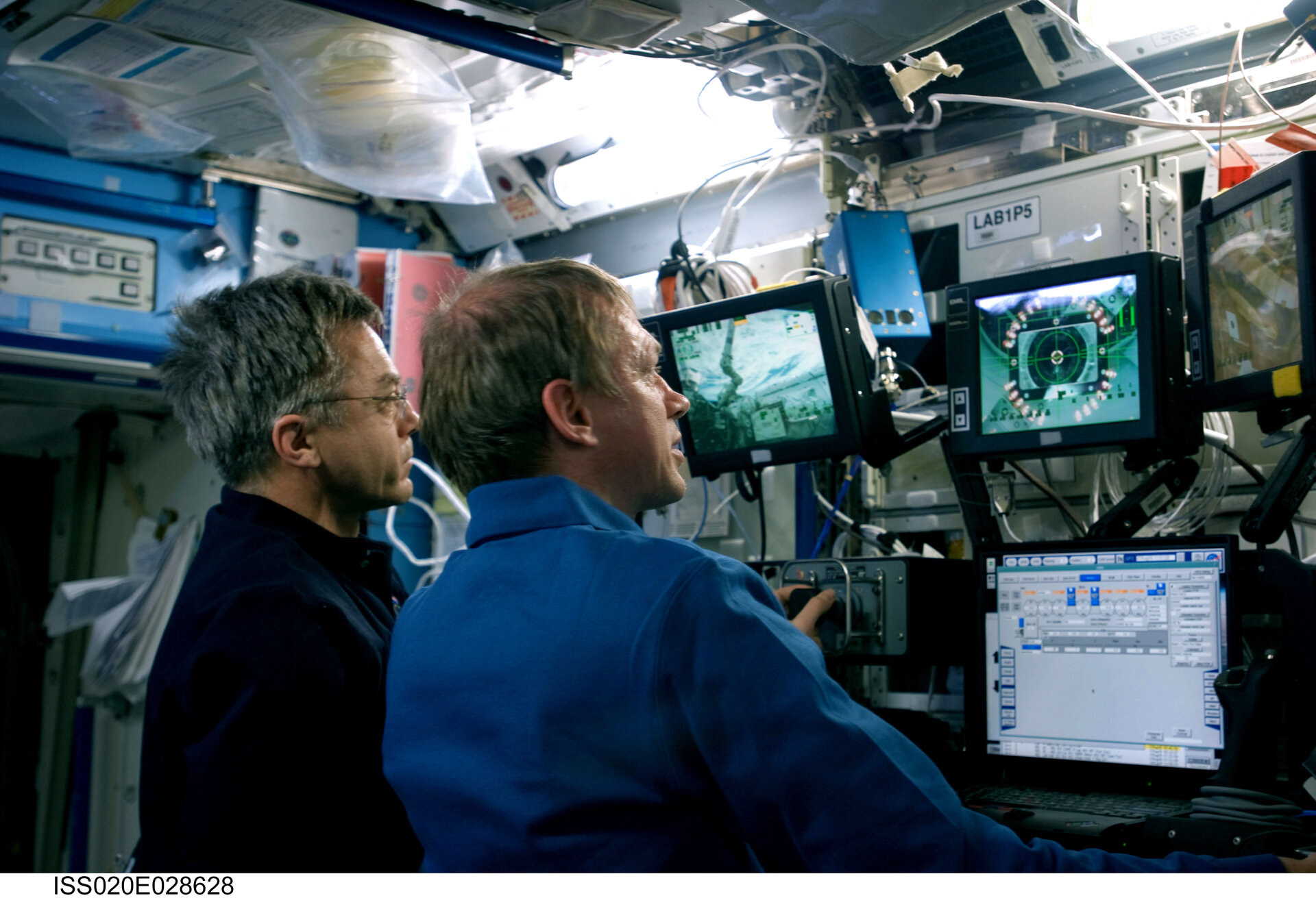 De Winne and Thirsk at the controls of Canadarm2