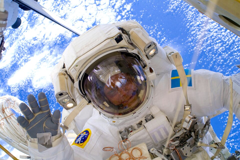 On STS-128, Christer Fuglesang became the first non-US/non-Russian astronaut to have made four or more spacewalks, the most experienced European spacewalker so far.