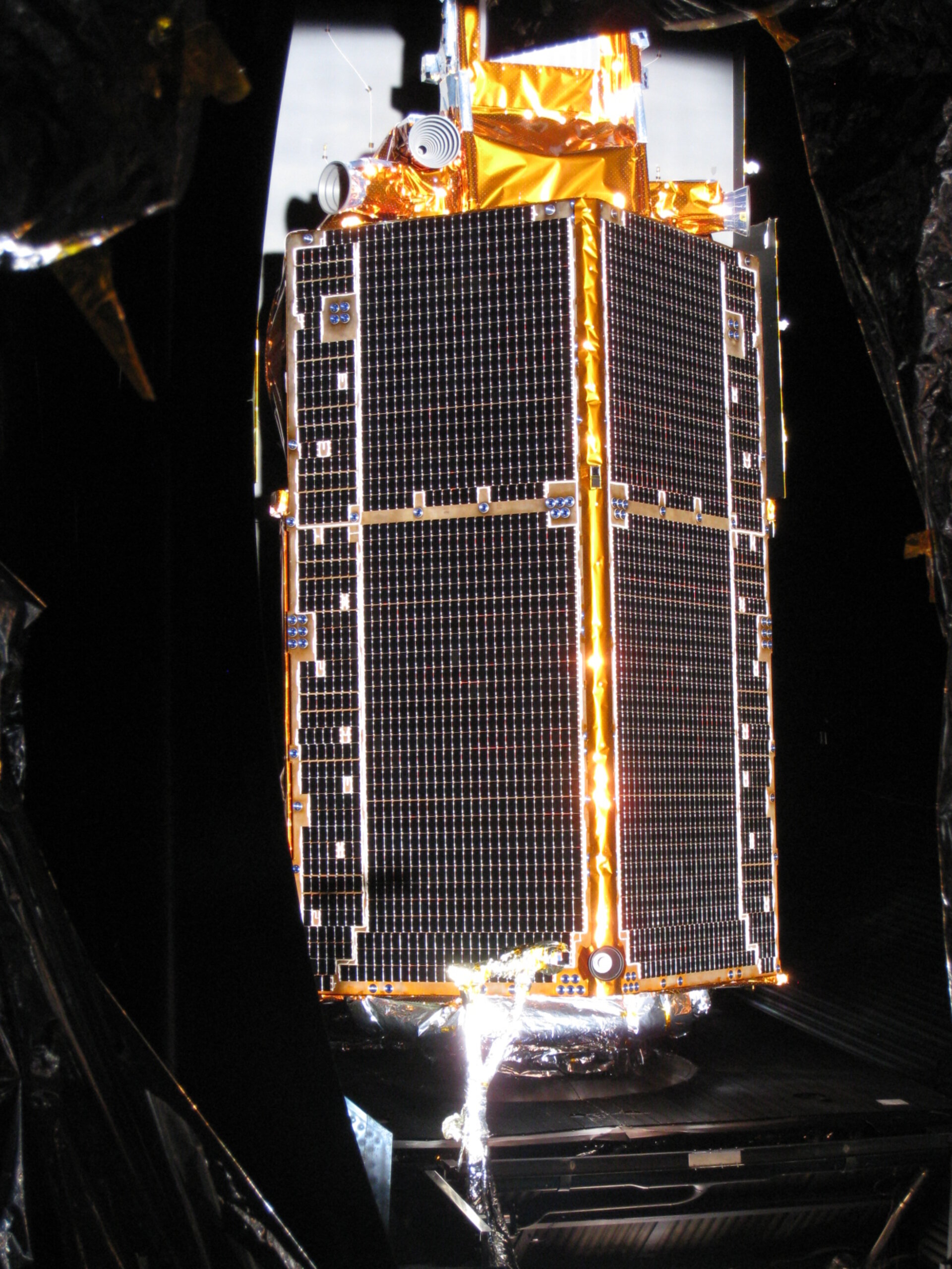 CryoSat-2 in the solar simulation chamber