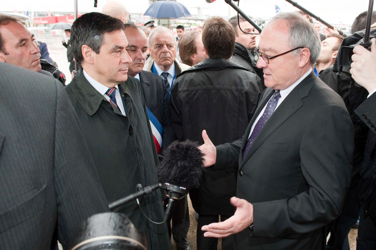 ESA DG welcomes Mr Fillon French Prime Minister.