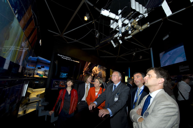 European Space Parliamentary Committee members visit the ESA Pavilion.