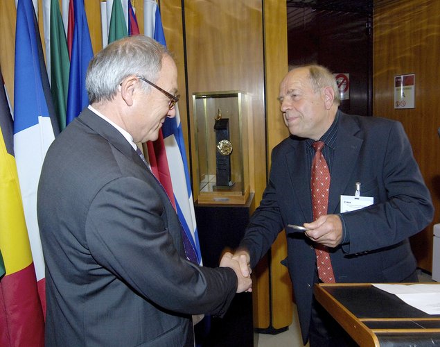 Jean-Jacques Dordain receives Koyré medal