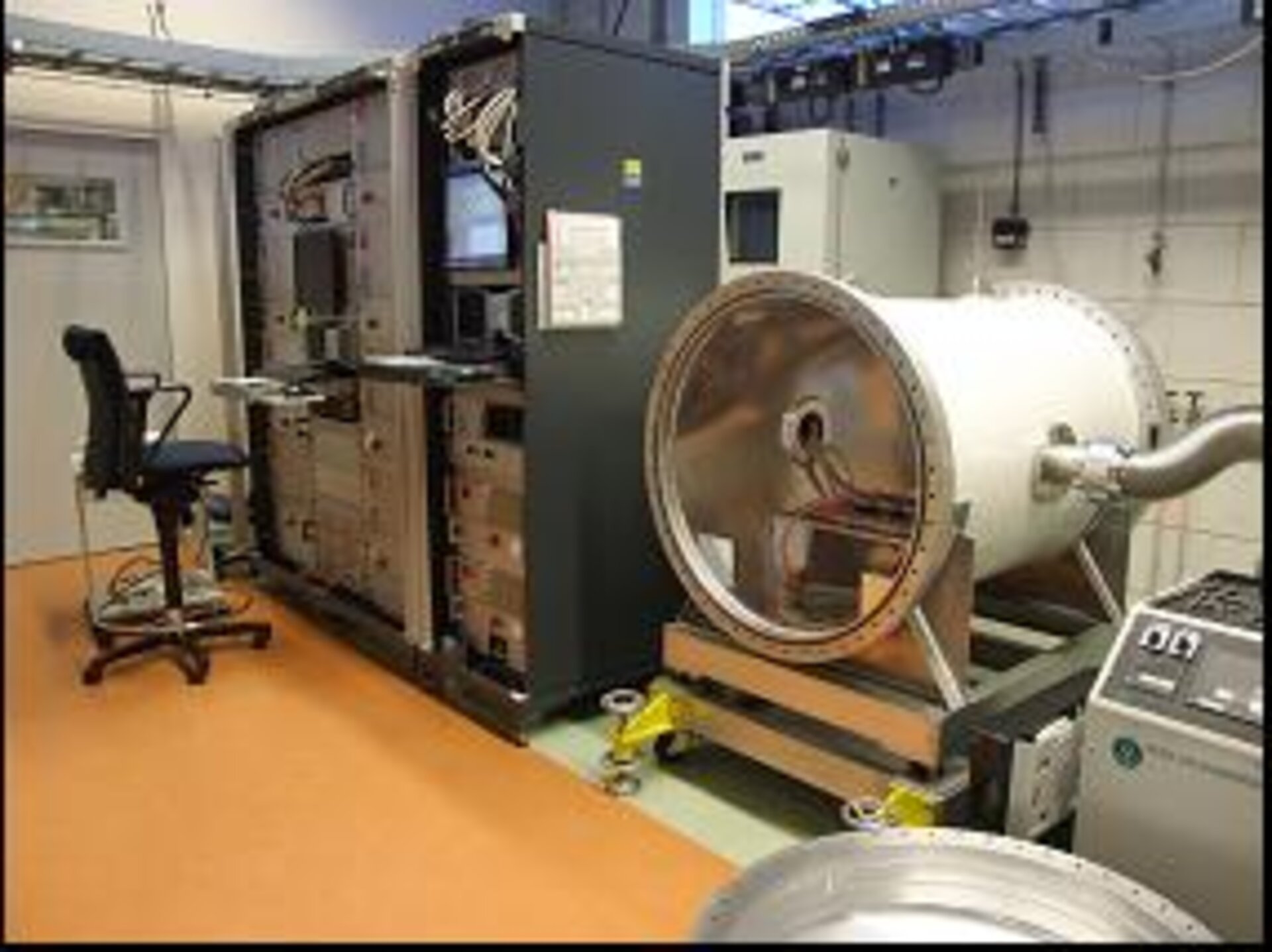 Vacuum Test Chamber and new decentralised Test Bay Facility