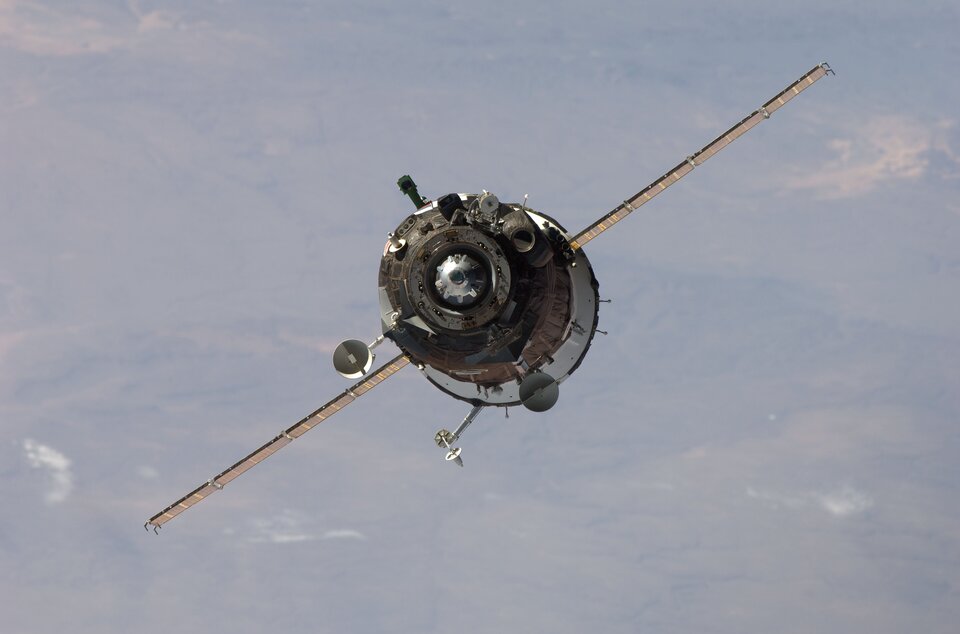 De Sojoez TMA-16 nadert het ISS