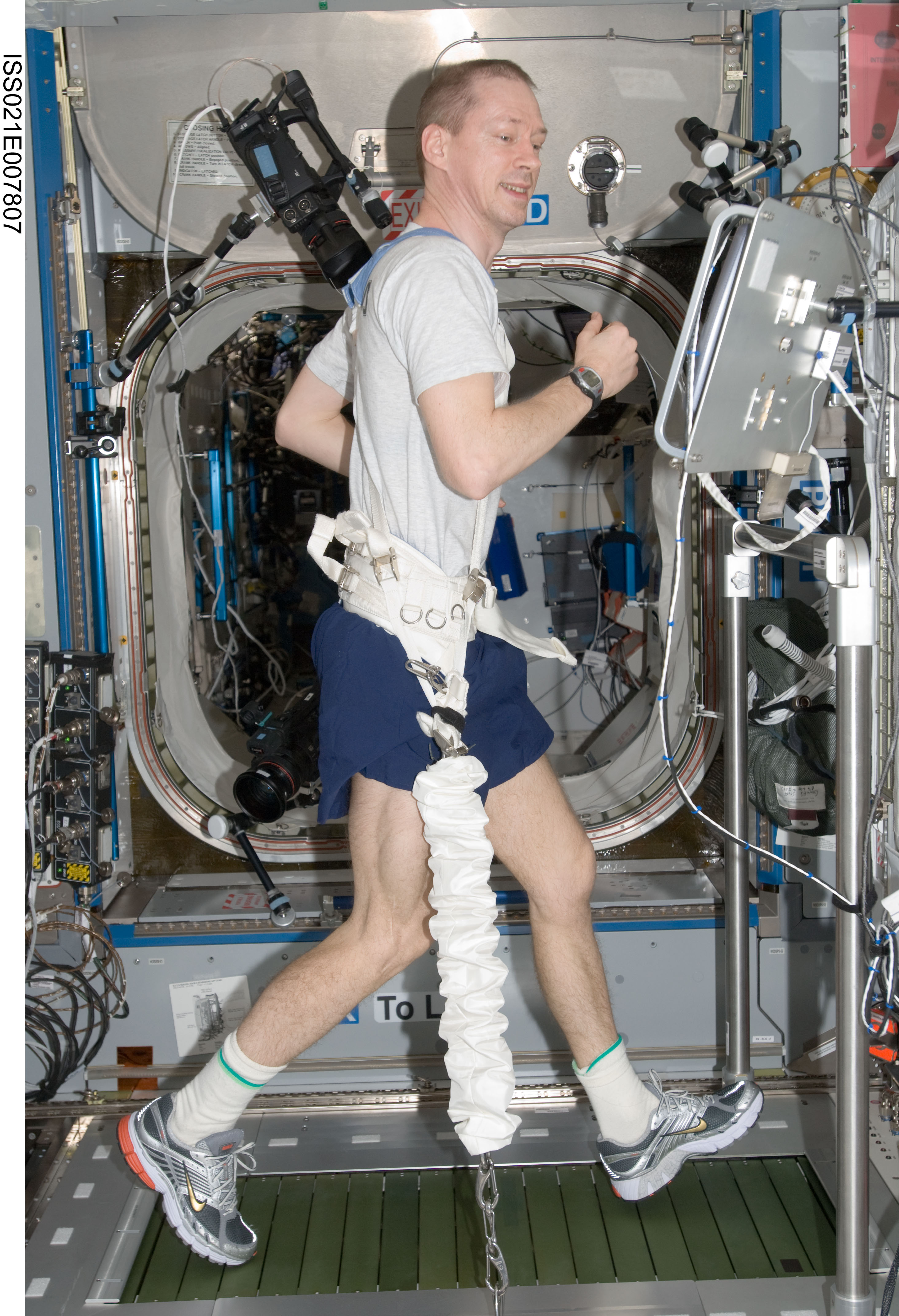 attività fisica degli astronauti a bordo bicicletta ergometrica