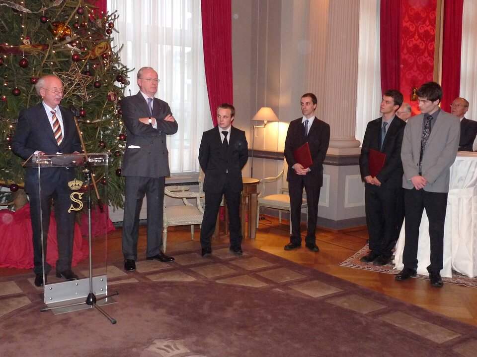 L’astronaute et Vicomte Dirk Frimout insiste sur la qualité des travaux présentés par les quatre finalistes du Prix Odissea 2009