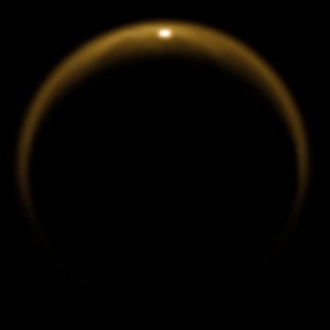 Cassinis kameror fångar när solen glittrar i en av Titans sjöar.