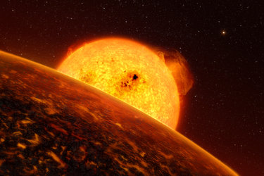 Corot-7b kretsar så nära sin sol att ytan är ett kokande lavainferno.