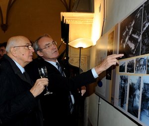 Italian President Giorgio Napolitano and Yves Mény, EUI  President, in the new EUI archives