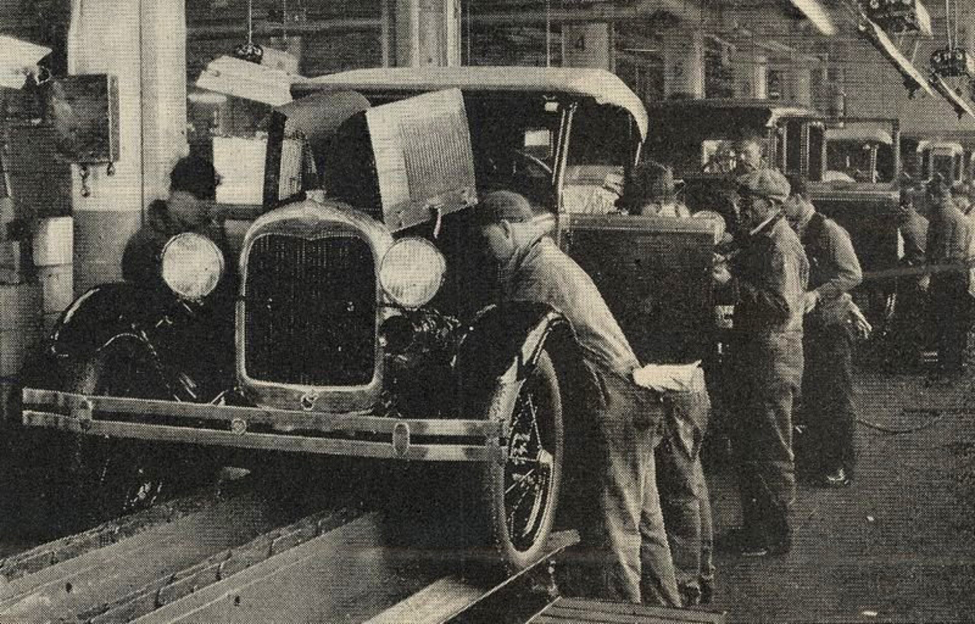 Línea de ensamblaje del Ford A en 1928